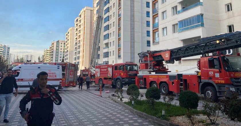 Yangına müdahale ederken yüksekten düşen itfaiye personeli yaralandı