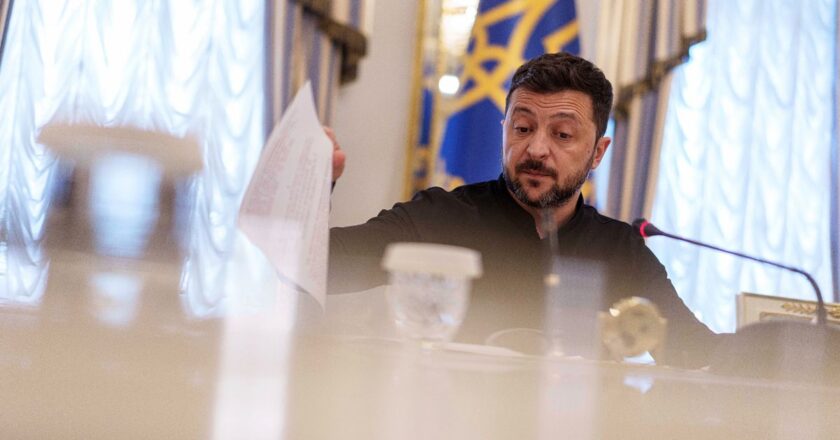 Zelenskiy, Moskova koşullarında ısrar ederek ateşi durdurarak Putin ile doğrudan arama talebini yineledi.