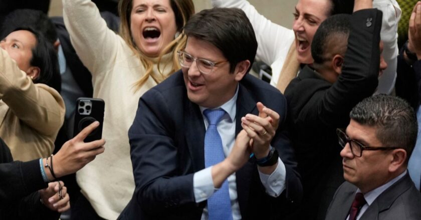 Kolombiya'daki cumhurbaşkanlığı adayı Tartbay'a silahlı saldırı