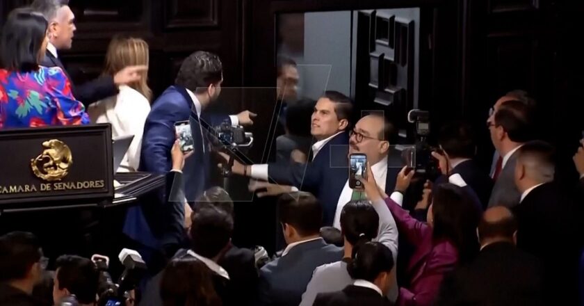 Meksika Senatosu'na, mücadele milletvekilleri arasında çıktı