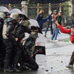 Endonezya'da ciddi protestolar: Neden sokakta insanlar?