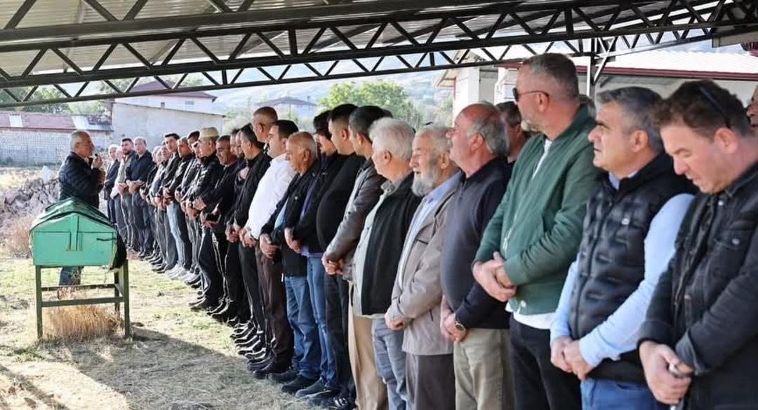 Suni çim sahada hastalanan genç üniversite öğrencisi hayatını kaybetti.
