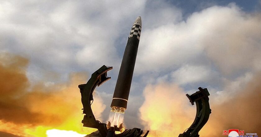 Kuzey Kore, Trump'ın Güney Kore ziyaretinden günler önce balistik füze fırlattı