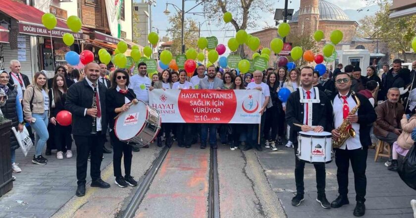 Sağlık çalışanları diyabete dikkat çekmek için yürüdü