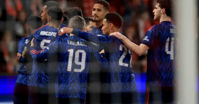 Arsenal, Şampiyonlar Ligi'nde Slavia Prag'ı 3-0 yenmeyi 4 üzerinden 4 yaptı! İngiliz ekibi heyecanlıydı… –