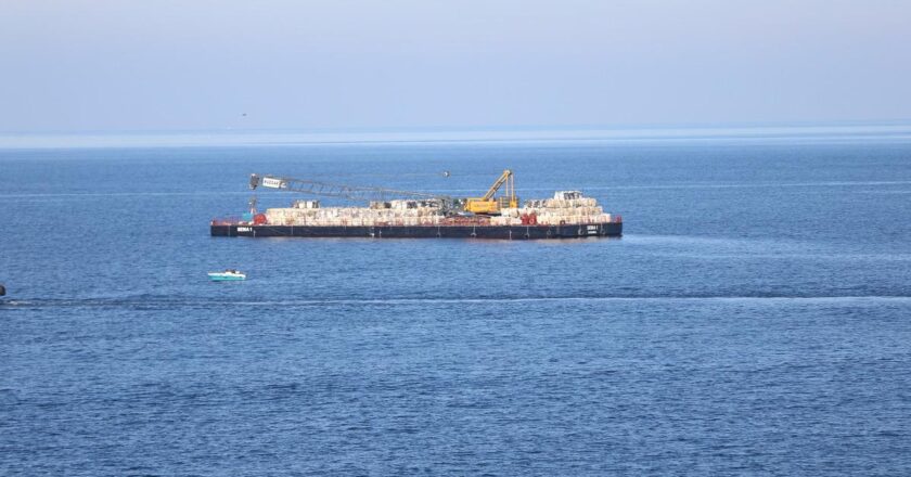 Kocaeli'de mahsur kalan gemi kurtarıldı