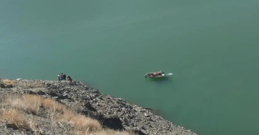 Van’da araç Zernek Barajı’na düştü: 2 kişi hayatını kaybetti