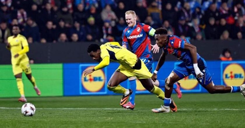 Çok tartışılan bir karar! VAR 90+7 olarak revize edildi, penaltı verilmedi