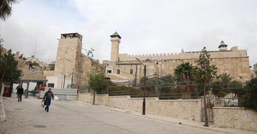 İsrail işgali El Halil'deki İbrahim Camii'ni Müslümanlara kapattı