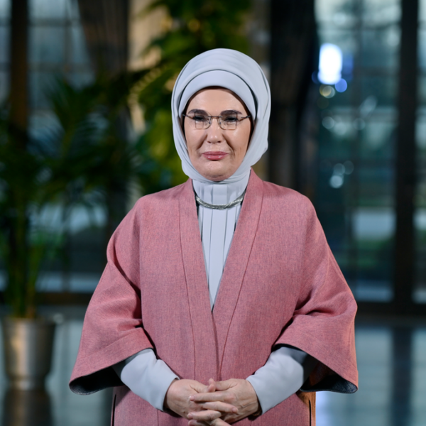 Emine Erdoğan: Kadınlar ve çocuklar temel haklardan yoksun kalıyor