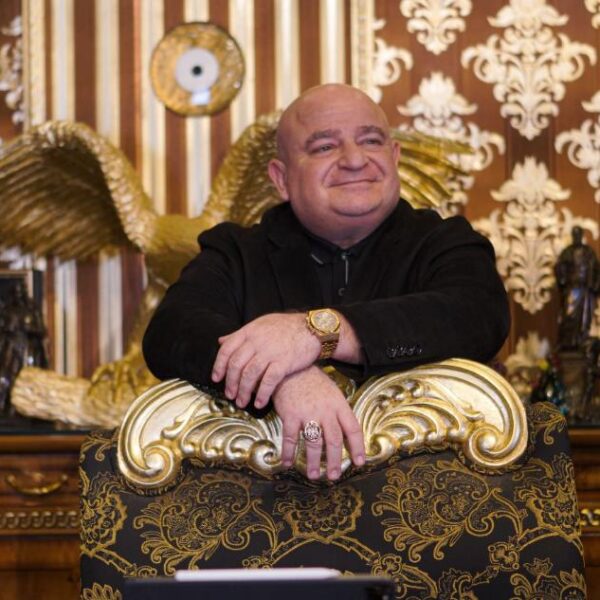 Girişimci lider Moiz Mitrani: Triko İplikten Küresel sermaye alanına Uzanan Kapsamlı başarı yolculuğu